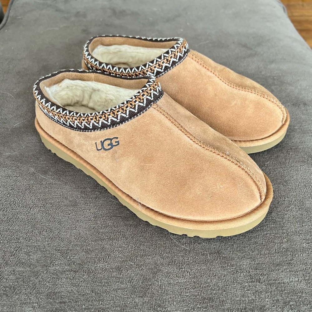 Lightly used Ugg slippers! Size 8!
